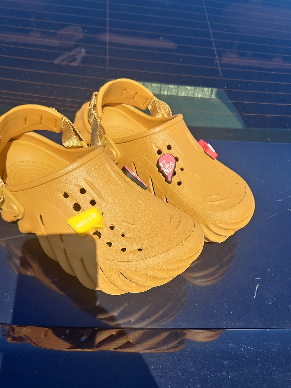 CROCS Unisex  Women/Men Clog in Tan with Charms
